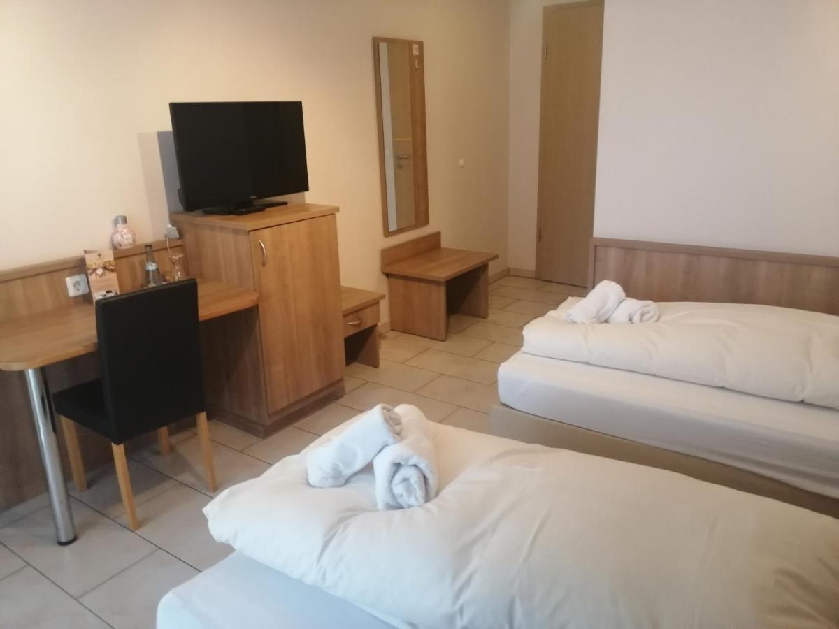 Hotel-Restaurant Zum Baeumle Süßen Екстериор снимка